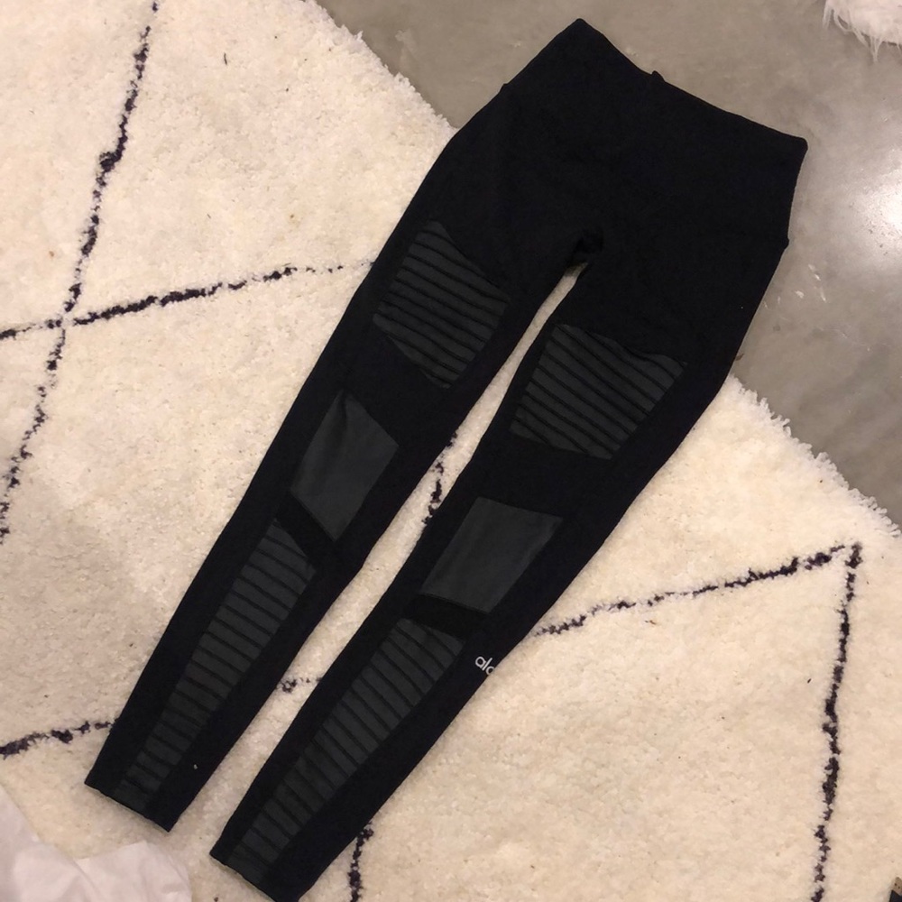 Alo Yoga Black small moto leggings